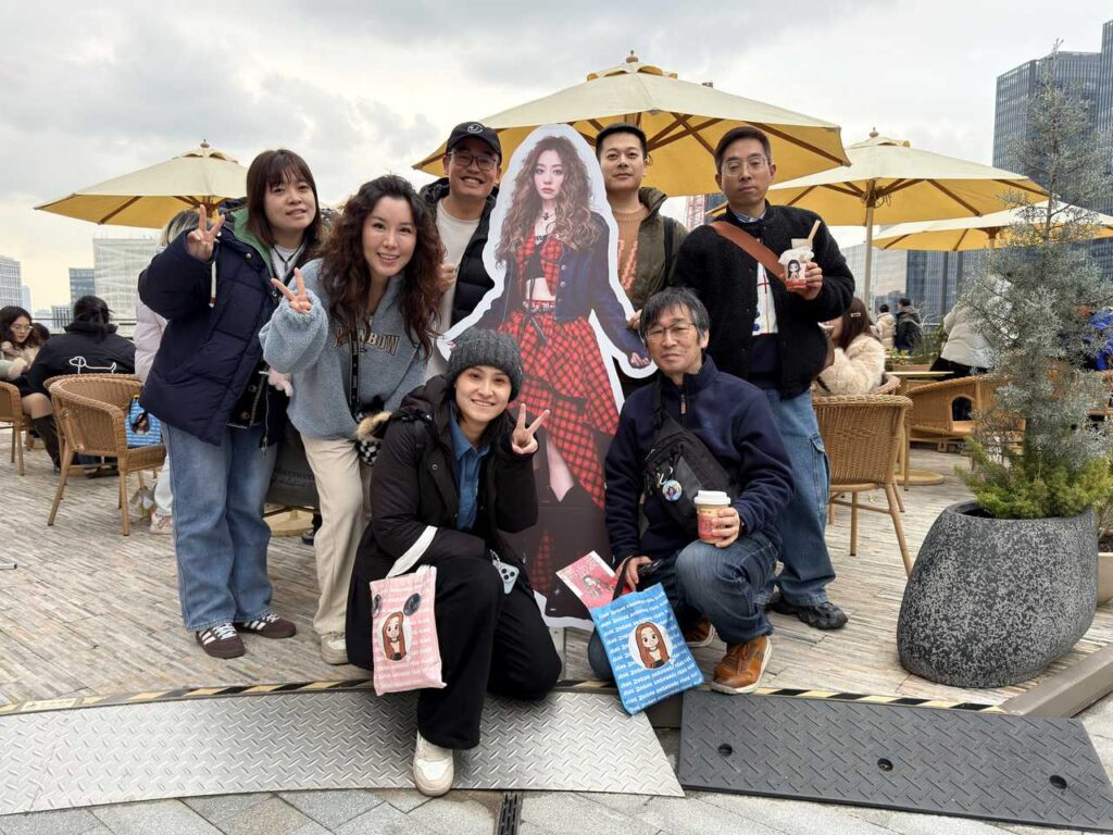 上海歌友会の皆さんと私